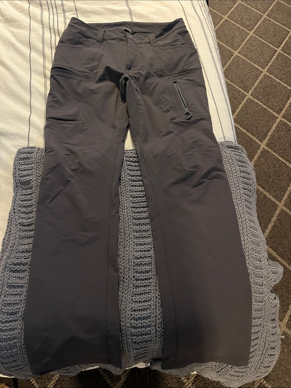 The North Face Men's Charcoal Cargo Outdoor “Basin” Pants (32)